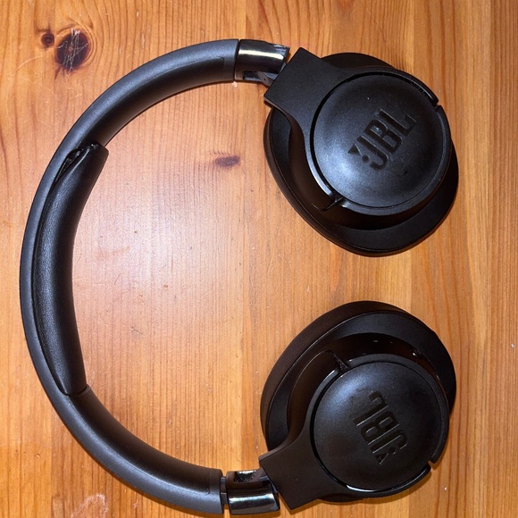 JBL OVER EAR HEADPHONES